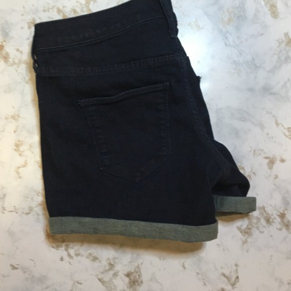 Universal Thread Jean Shorts Rolled Up Leg - Picture 6 of 6